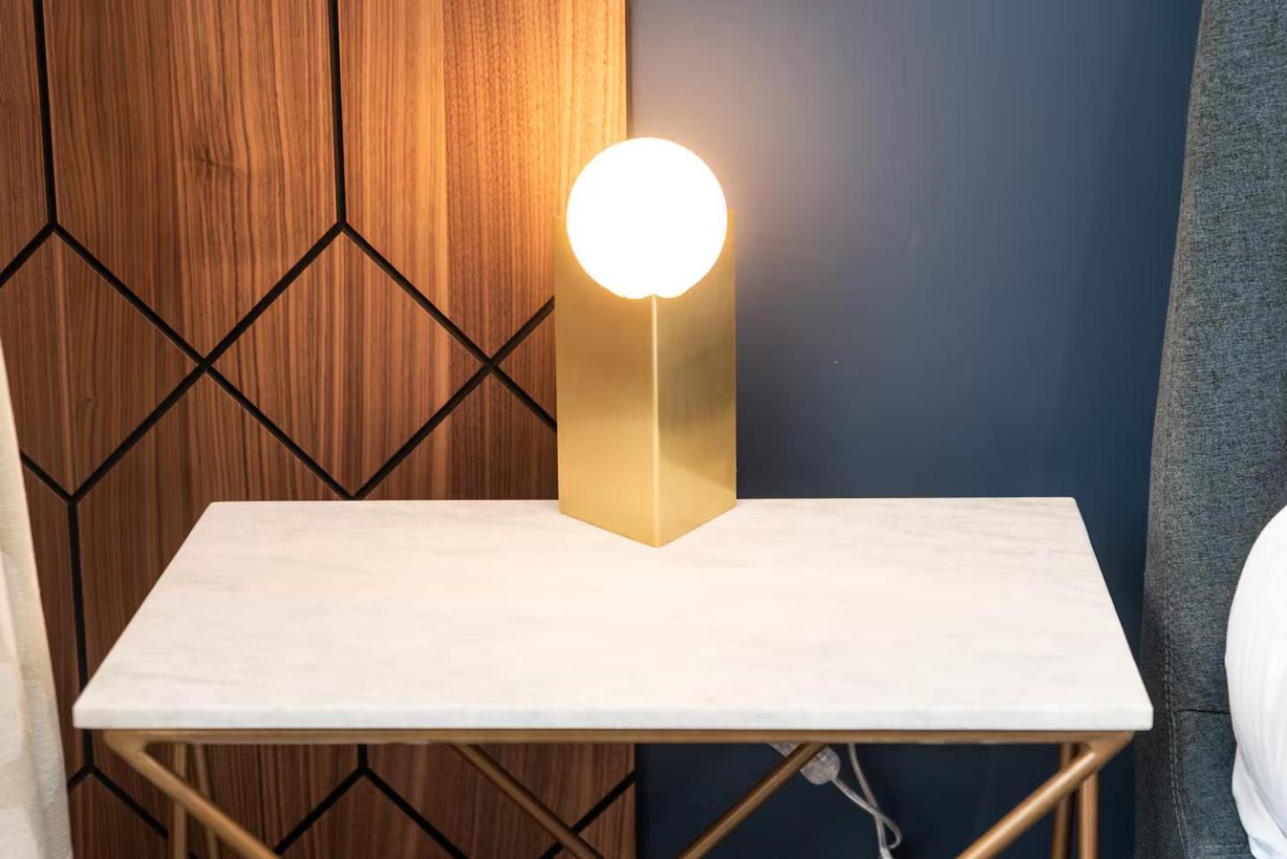 Ac! Serenity, Style In - Mins From Kings X Pass The Keys
