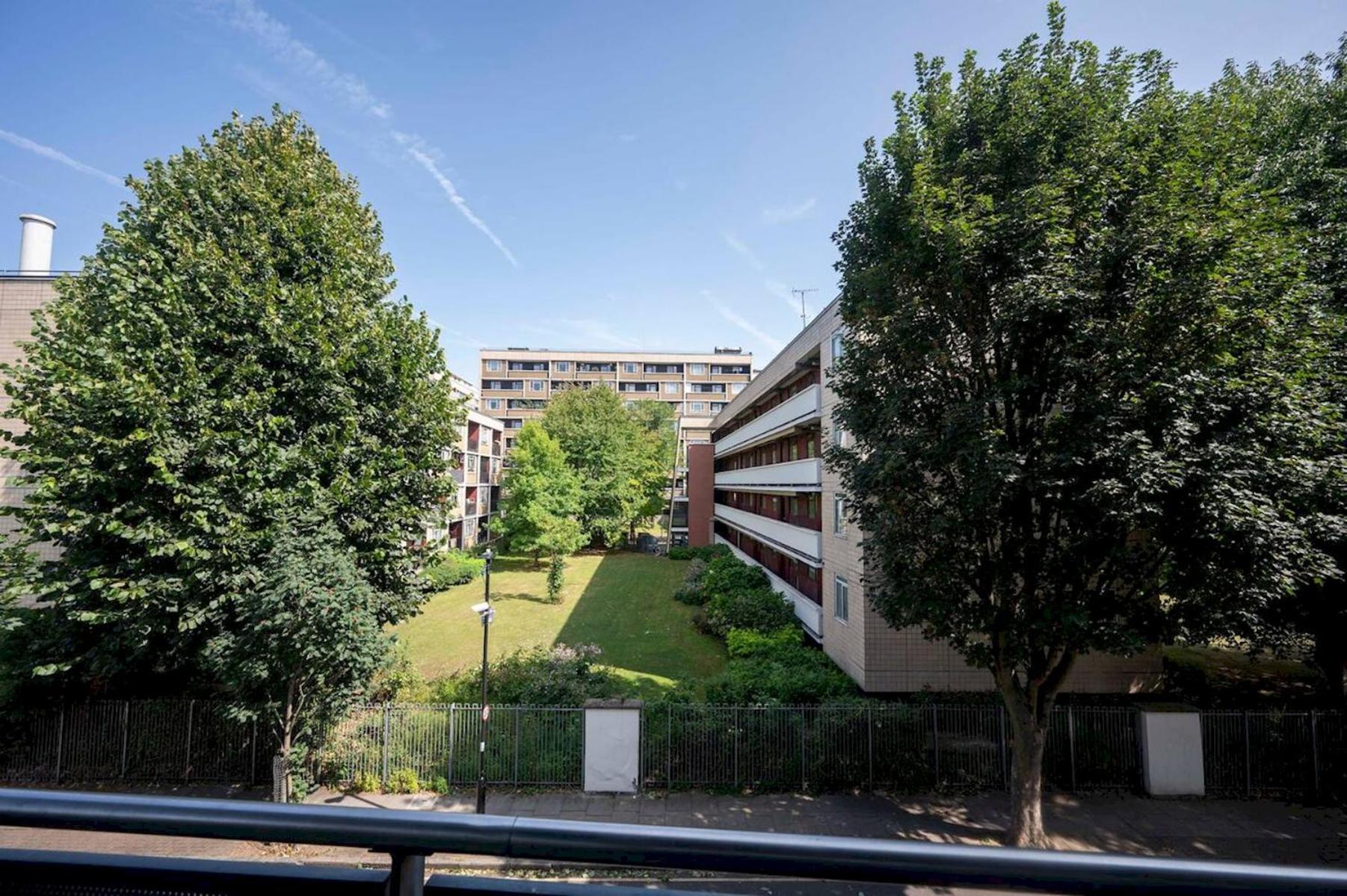 Ac! Serenity, Style In - Mins From Kings X Pass The Keys *
