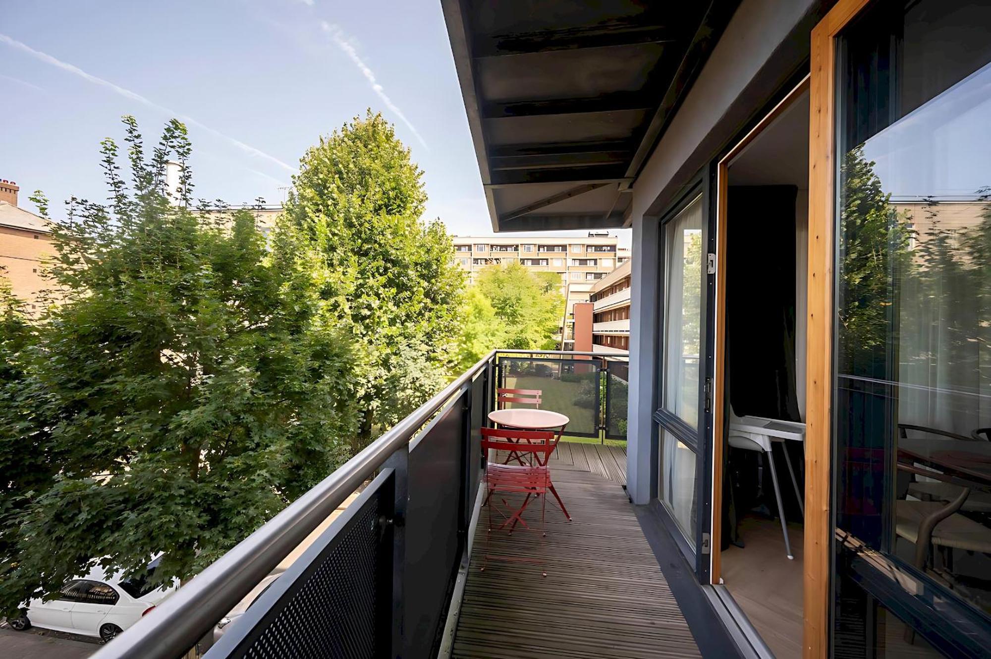 Ac! Serenity, Style In - Mins From Kings X Pass The Keys *